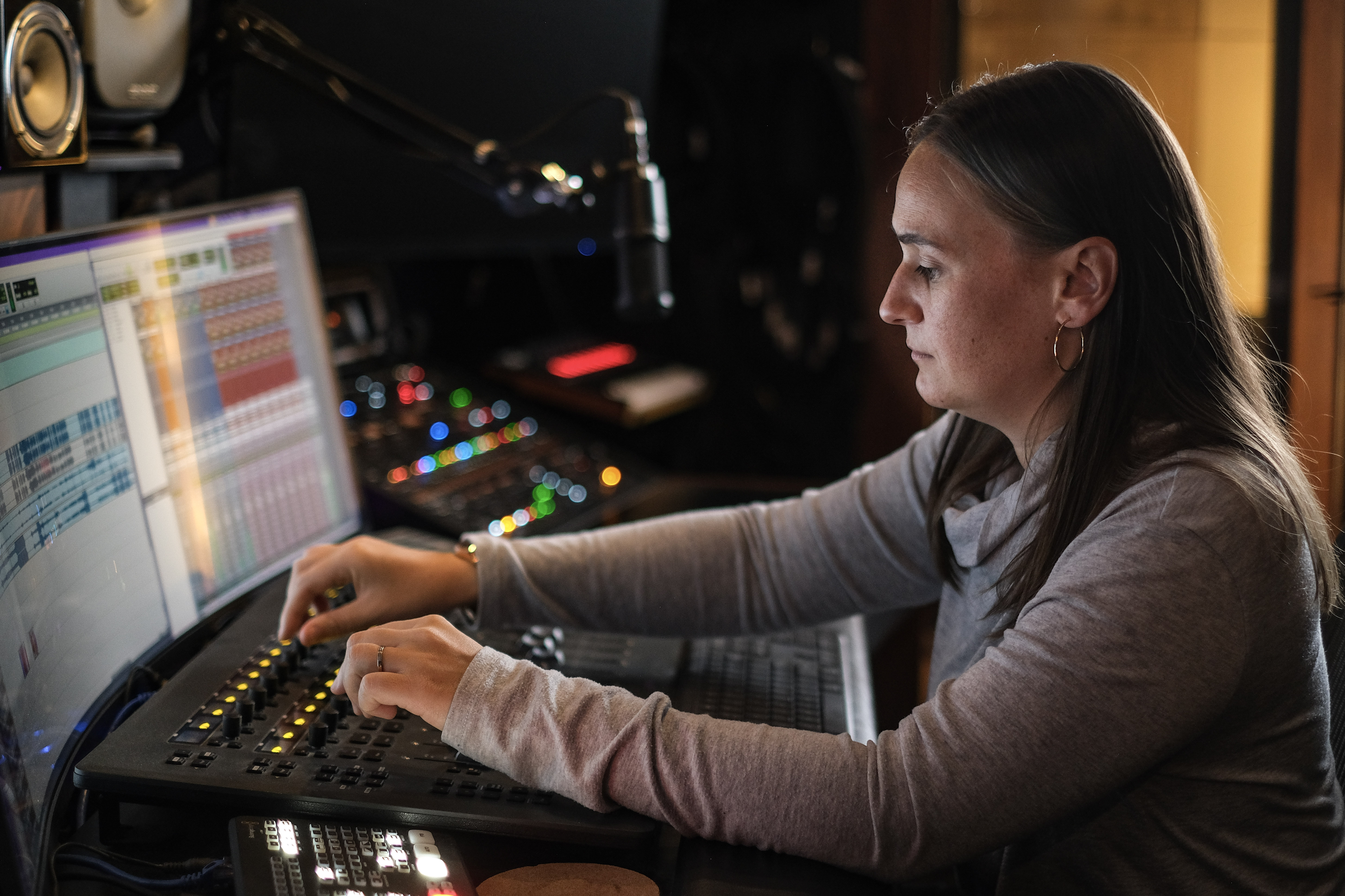 Morgane Chambrin en studio de post-production audio